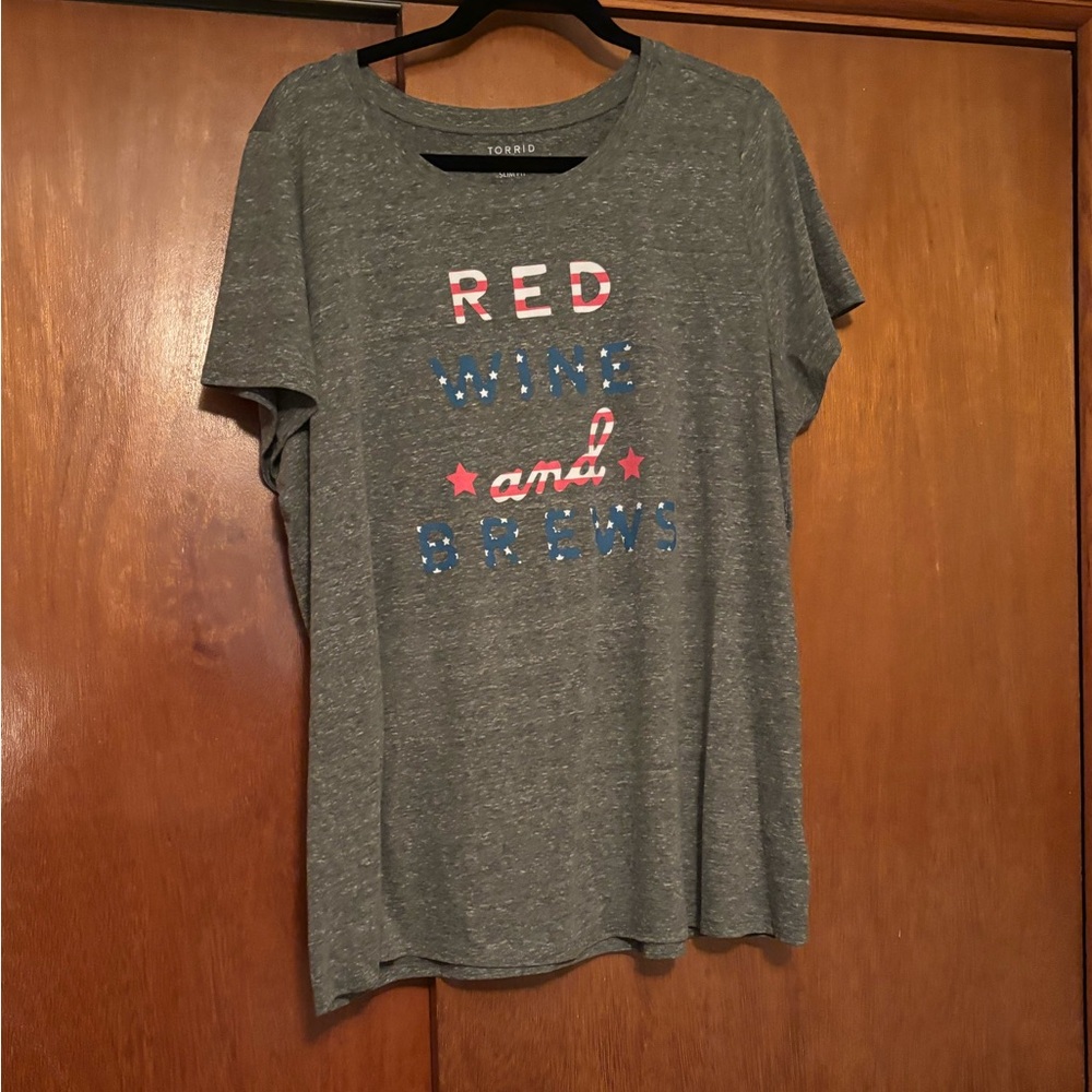 Gray Torrid “Red Wine & Brews” Crewneck Shirt. Slim Fit.